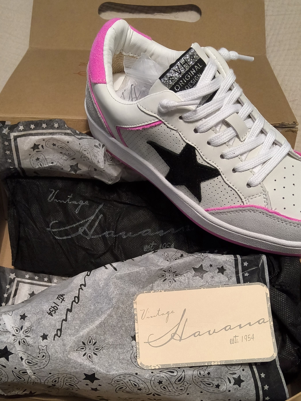 Vintage Havana Delma 2 White Sneakers with Black Star and Pink Accents